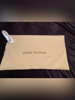 LOUIS VUITTON cream colored, oversized, extra large envelope style thus bag VVGC